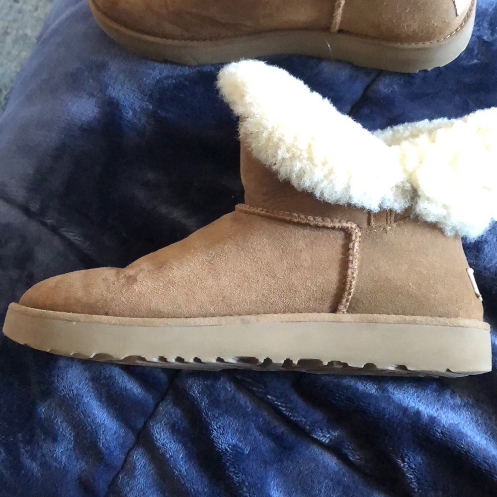 Women’s size 9 UGGs